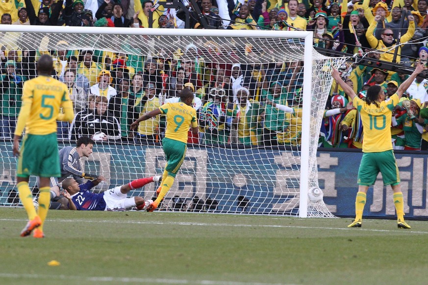 Bildnummer: 06080667 Datum: 22.06.2010 Copyright: imago/PanoramiC
France vs RSA (South Africa) (yellow): 22.06.2010 - Mangaung (Bloemfontein) - Goal by Katlego Mphela (9) EdLEMAISTRE PUBLICATIONxNOTx ...