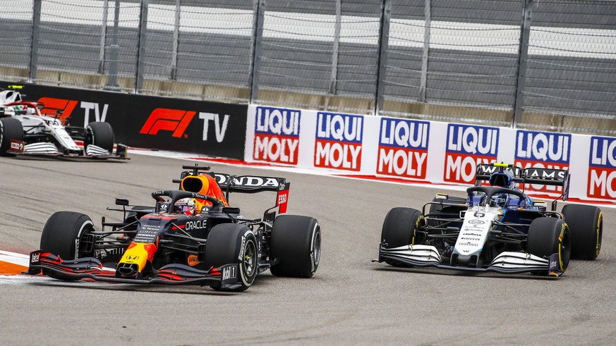 IMAGO / PanoramiC

33 VERSTAPPEN Max (nld), Red Bull Racing Honda RB16B, action WITH 06 LATIFI Nicholas (can), Williams Racing F1 FW43B during the Formula 1 VTB Russian Grand Prix 2021, 15th round of  ...