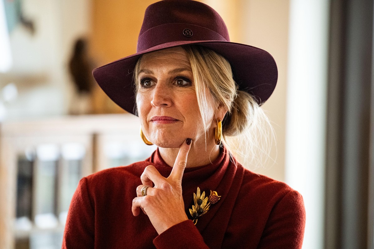 epa12533583 Dutch Queen Maxima attends the opening of the SAWA residential building, which is constructed from wood, in Rotterdam, Netherlands, 18 November 2025. The queen was given a tour of the circ ...