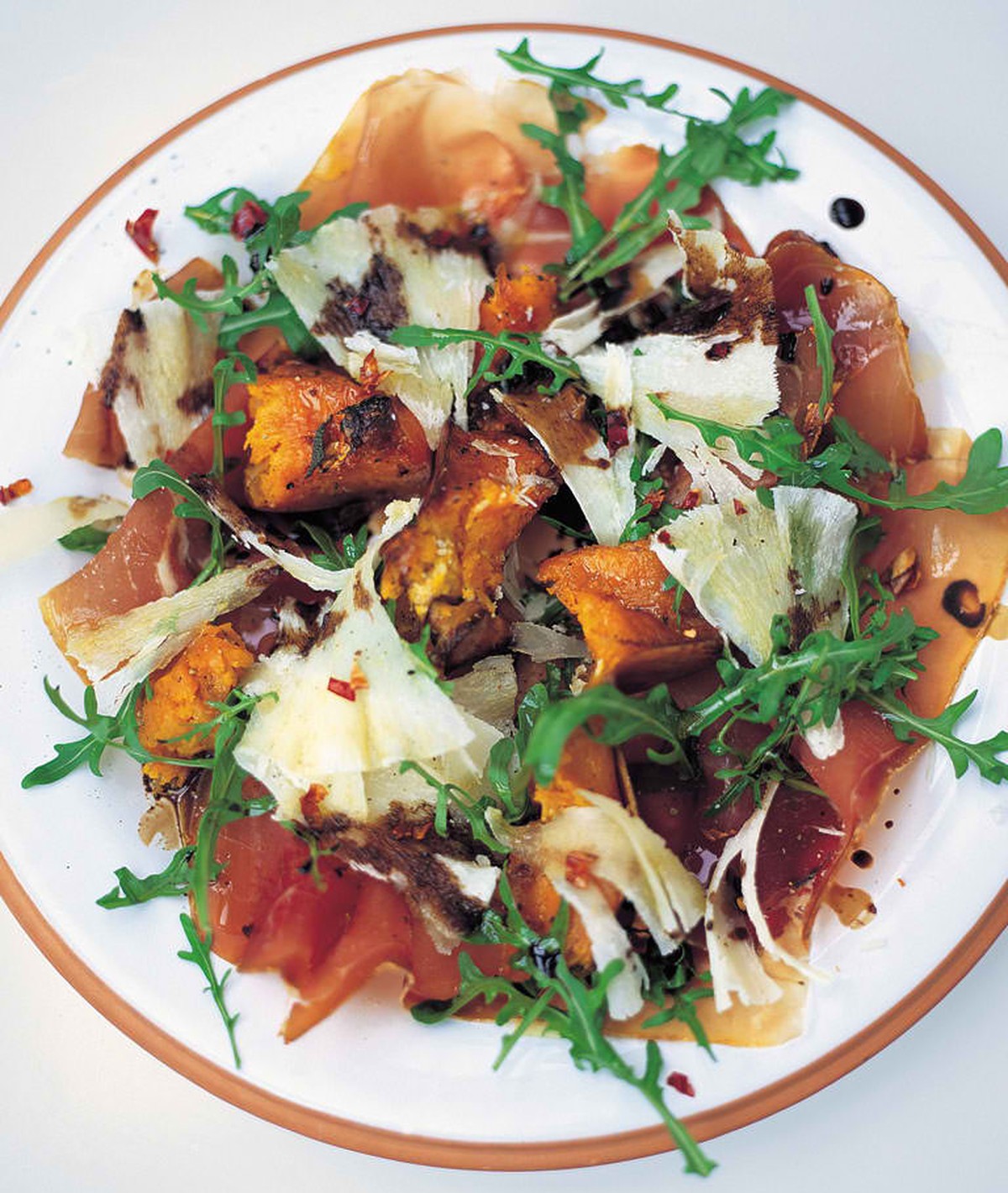 Warmer kürbissalat mit parmaschinken und pecorino
http://www.jamieoliver.com/de/recipes/vegetables-recipes/warm-salad-of-roasted-squash-prosciutto-and-pecorino/