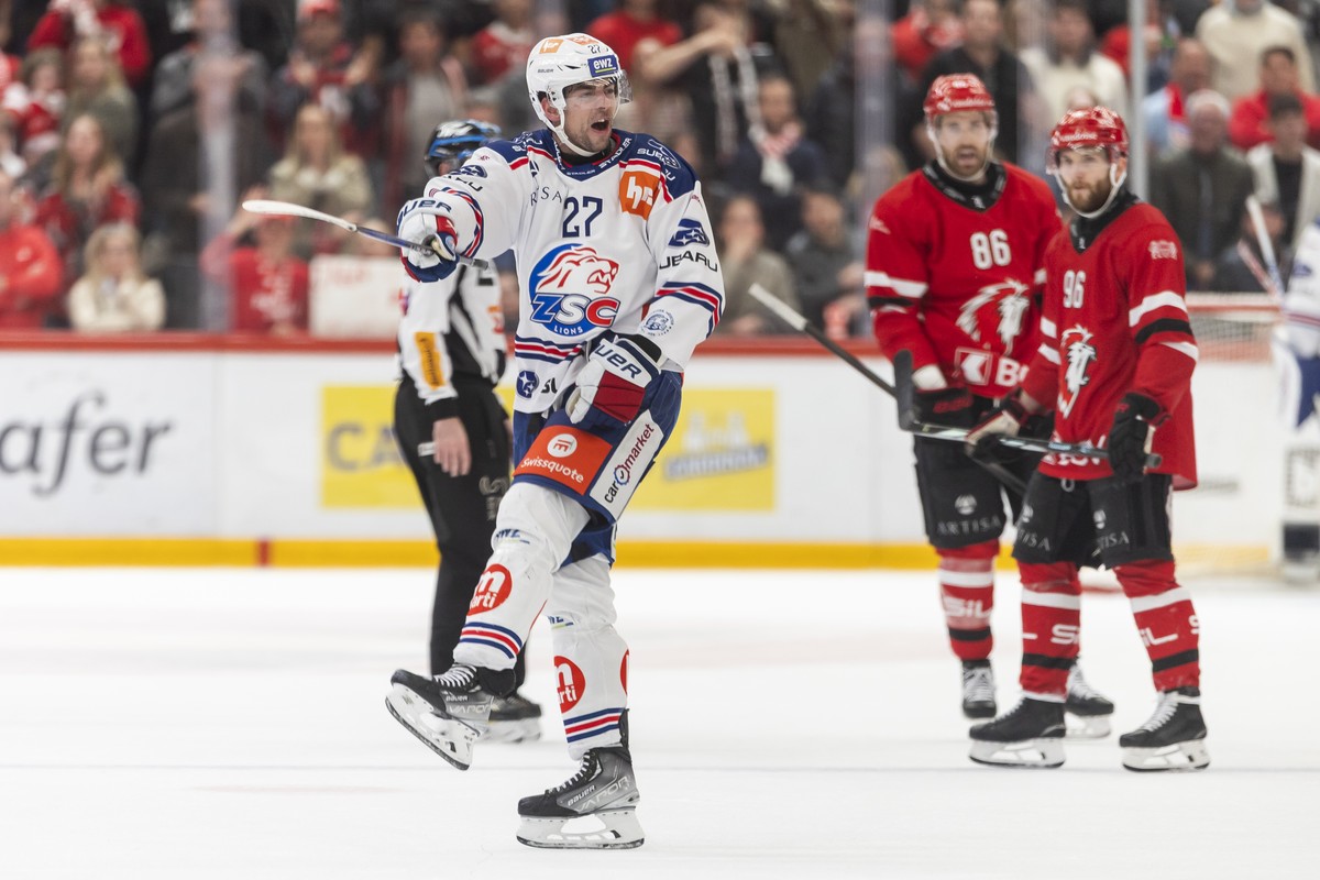 The anger of Derek Grant (ZSC), during the third leg of the National League Swiss Championship final playoff game between Lausanne HC, LHC, and ZSC Lions, ZSC, at the ice stadium Vaudoise Arena in Lau ...