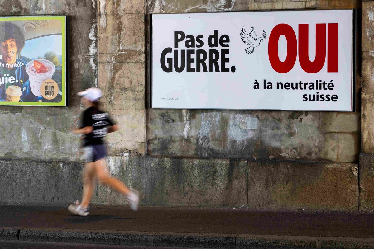 L'UDC utilise une colombe de la paix pour promouvoir l'initiative sur la neutralité.