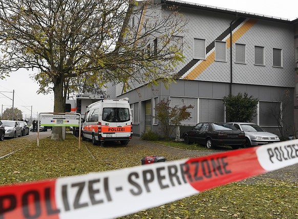Polizei-Razzia in der An&#039;Nur-Moschee in Winterthur im November 2016. Ein verurteilter Prediger ist nun ausgeschafft worden. (Archivbild)