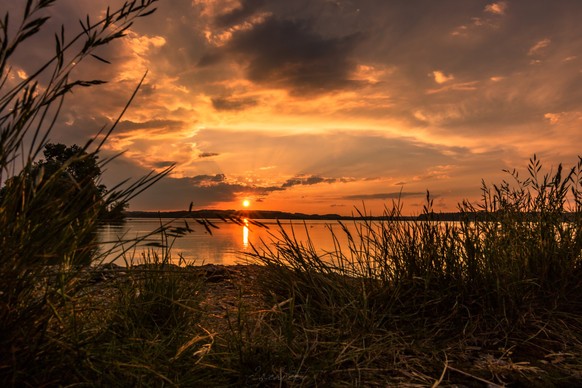 sonnenuntergang in bayern, deutschland