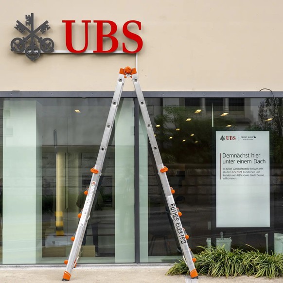 CS ist jetzt UBS: Hinweis an einer Bankfiliale in Rheinfelden AG.