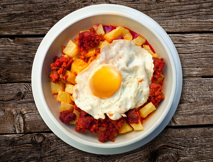 chorizo kartoffeln spiegelei tapas food essen spanien frühstück Cazuela abuela