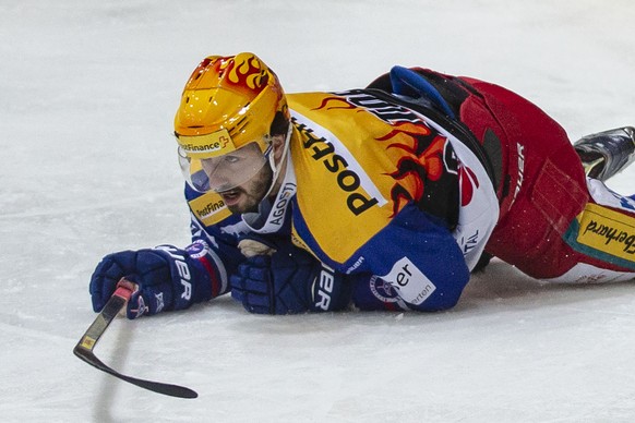 EHC Kloten Stuermer Denis Hollenstein im ersten Eishockey Spiel der Ligaqualifikation der National League zwischen dem EHC Kloten und dem SC Rapperswil-Jona Lakers am Donnerstag, 12. April 2018, in Kl ...