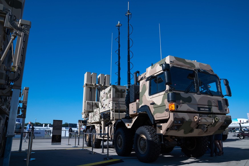 ILA - Internationale Luft- und Raumfahrtausstellung in Berlin IRIS-T SLM Launcher ist ein vom deutschen Unternehmen Diehl Defence entwickeltes Luftverteidigungssystem. Laut Beschreibung des Hersteller ...