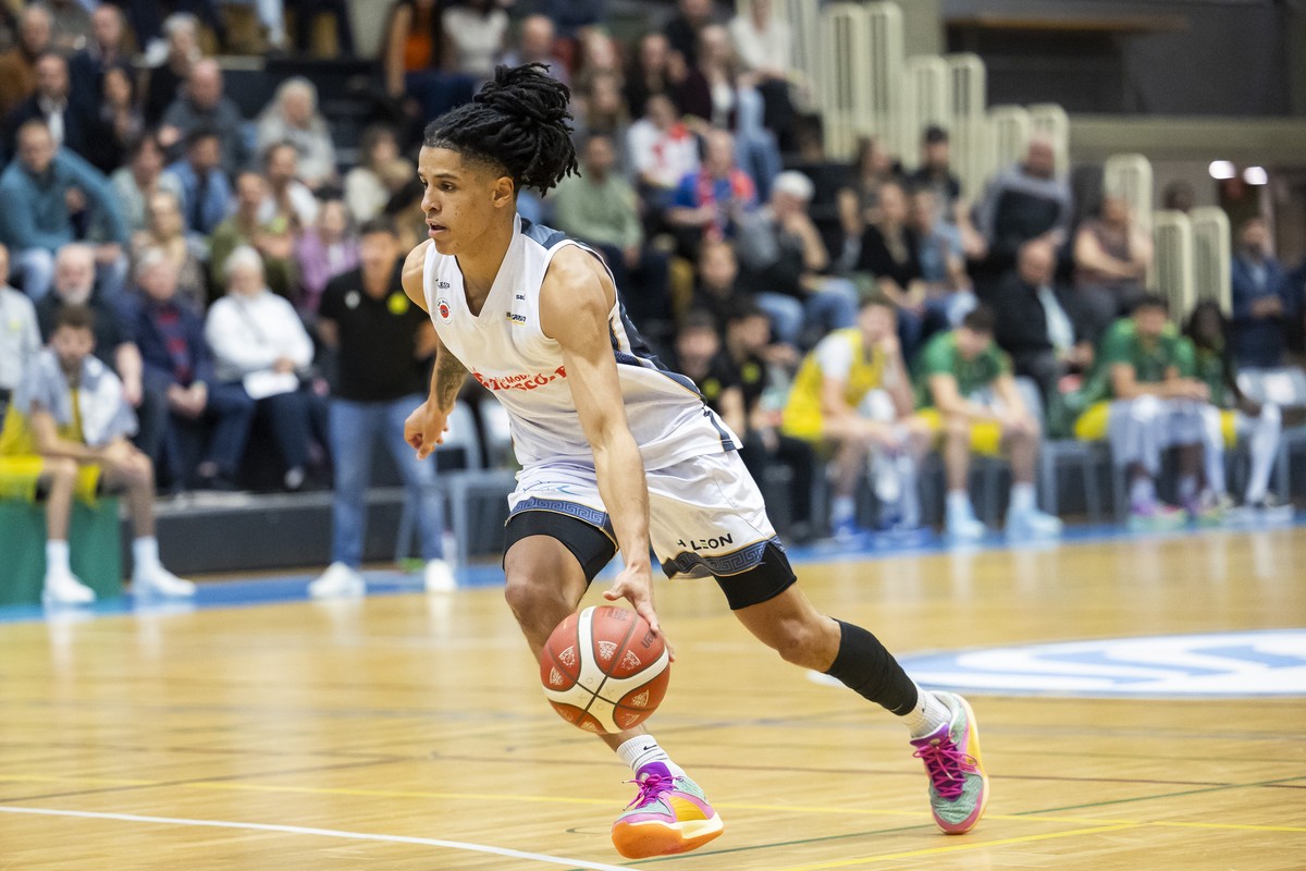 Le top scorer vaudois Malyk Rebetez, en action lors du match du championnat Suisse de basketball SBL (Swiss Basketball league) entre BBC Monthey, et BBC Nyon, ce mercredi 5 novembre 2025 a la salle du ...
