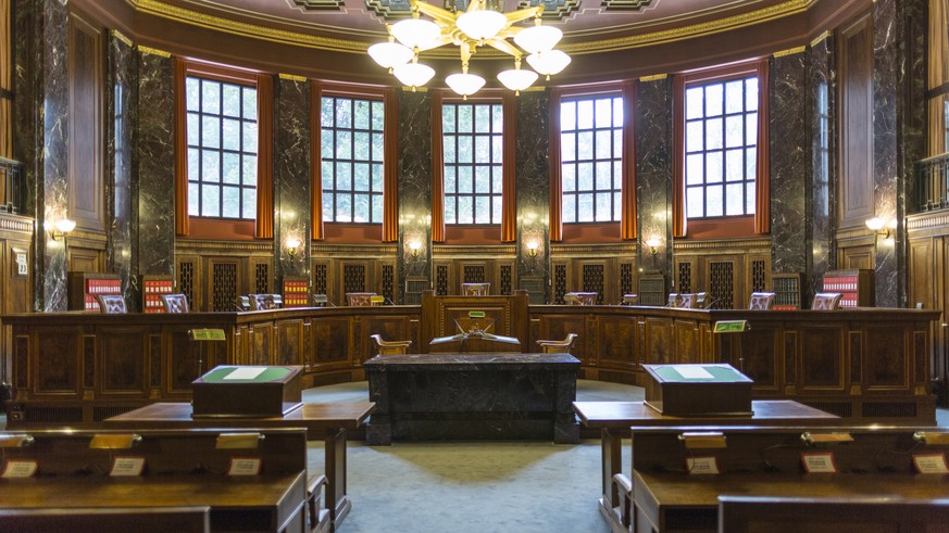 WIR STELLEN IHNEN HEUTE, 17. MAERZ 2015, FOLGENDES NEUE BILDMATERIAL VOM BUNDESGERICHT IN LAUSANNE ZUR VERFUEGUNG --- Interior view of the large room at the Federal Supreme Court of Switzerland in Lau ...