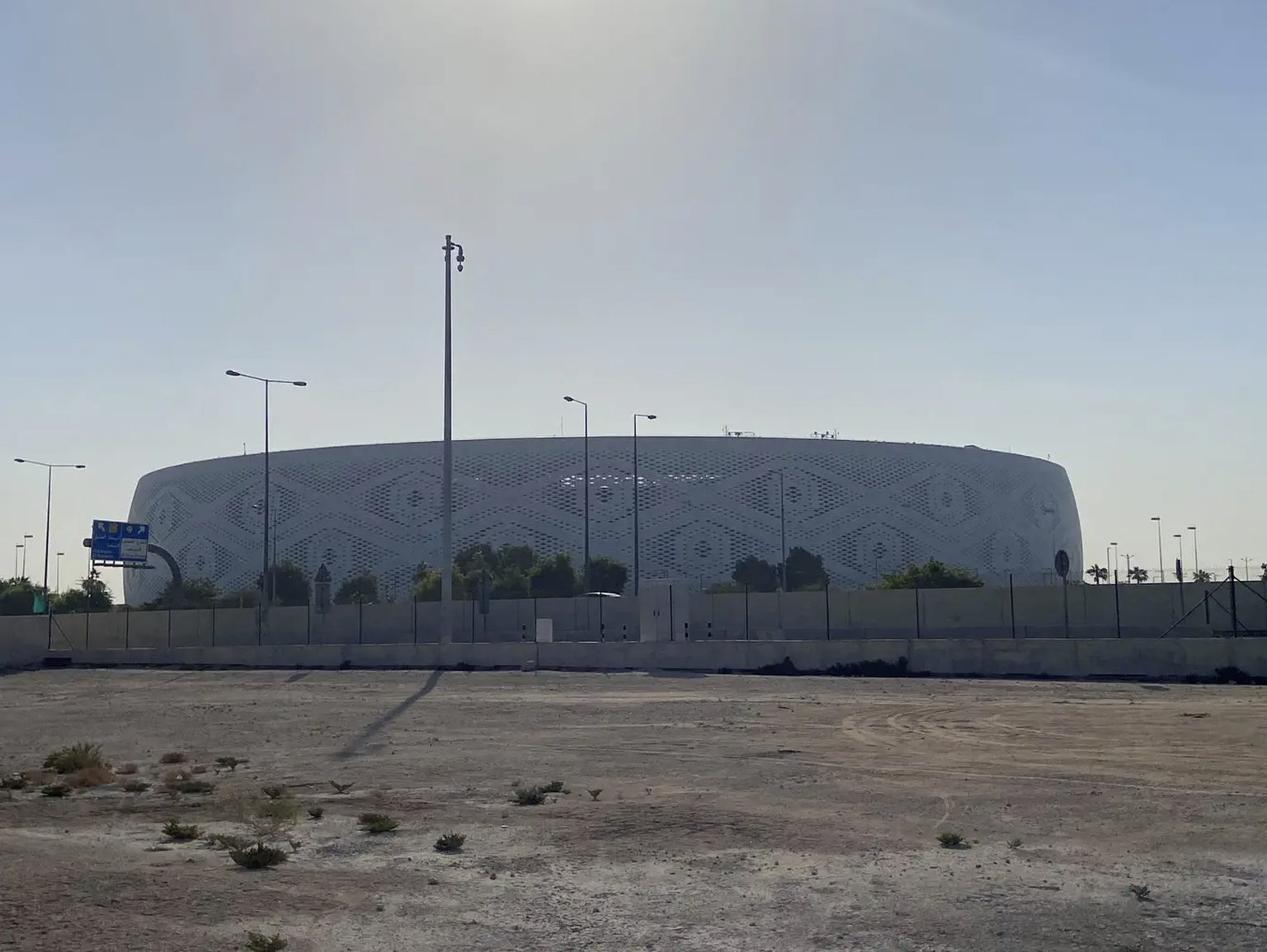 Die Stadien der Weltmeisterschaft 2022 in der katarischen Hauptstadt Doha sind mehrheitlich verlassen. Im Bild das al-Thumama-Stadion.