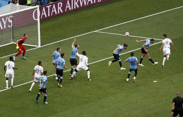 France&#039;s Raphael Varane, right, scores the opening goal with a header during the quarterfinal match between Uruguay and France at the 2018 soccer World Cup in the Nizhny Novgorod Stadium, in Nizh ...