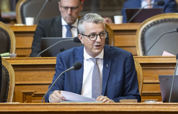Die Staenderaete Tiana Angelina Moser, GLP-ZH, Benjamin Muehlemann, FDP-GL, und Fabio Regazzi, Mitte-TI, von links, beraten ueber die Finanzierung der Ruestungsausgaben der Armee an der Herbstsession  ...
