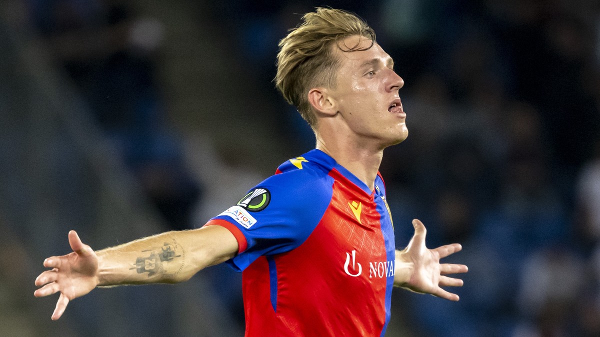 Basel's Wouter Burger cheeers after scoring during the UEFA Conference League group H soccer match between Switzerland's FC Basel 1893 and Armenia's FC Pjunik Jerewan at the St. Jakob-P ...