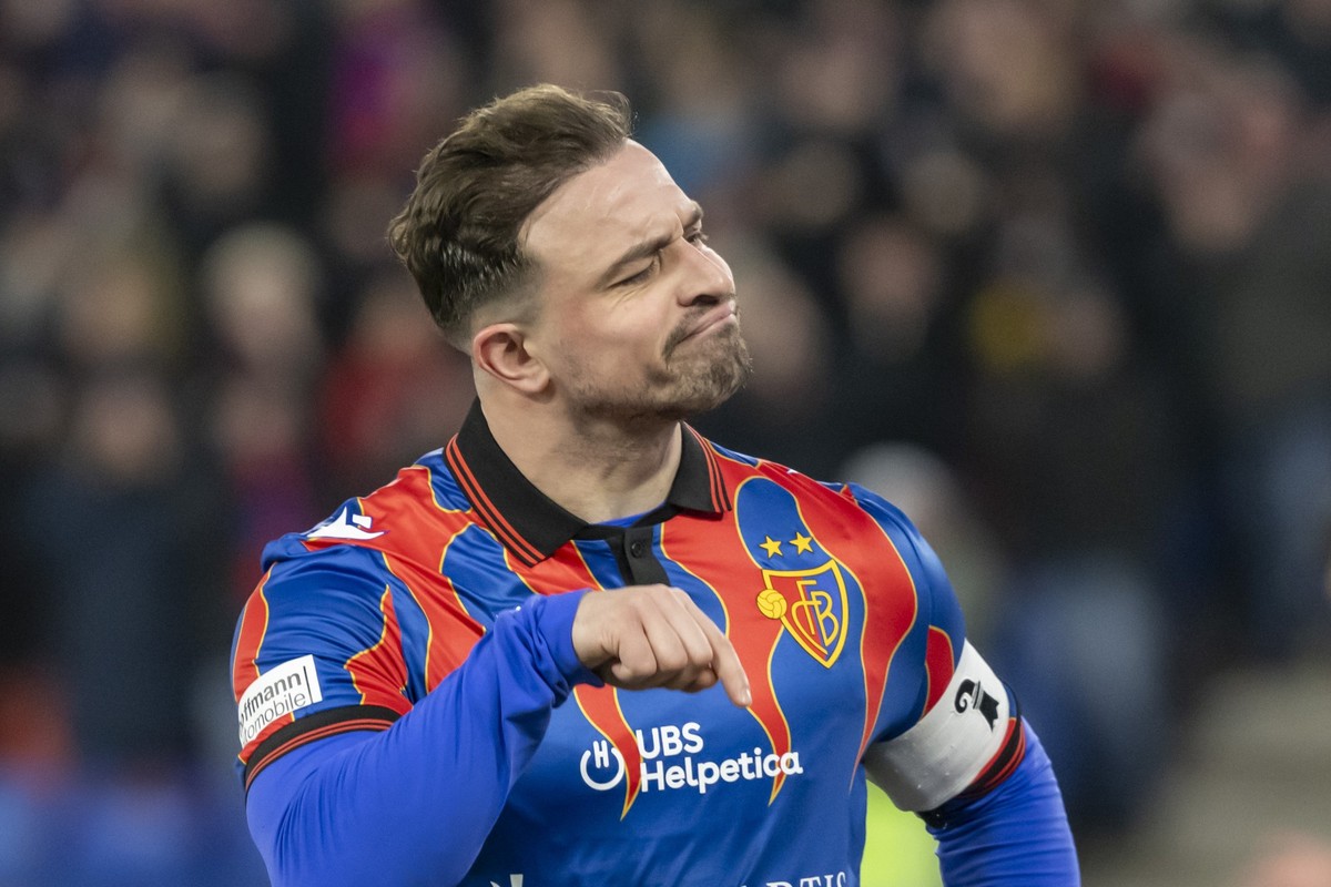 Xherdan Shaqiri (FCB) jubelt nach seinem zweiten Penalty-Tor zum 2:1 im Fussball Meisterschaftsspiel der Regular Season der Swiss Super League zwischen dem FC Basel 1893 und dem FC Luzern im Stadion S ...