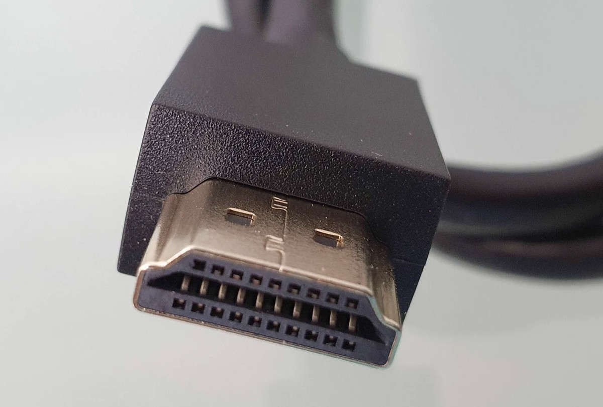 Um Geräte wie Spielekonsolen oder Receiver an den Fernseher anzuschließen, benötigen deren Besitzer ein HDMI-Kabel.