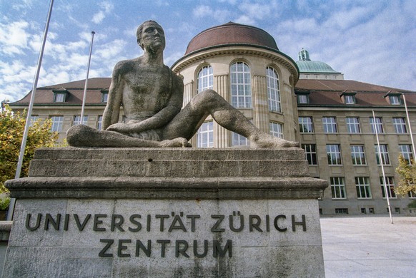 Die Maennerskulptur vor dem Haupteingang der Universitaet Zuerich, aufgenommen im Oktober 1997. (KEYSTONE/Str)