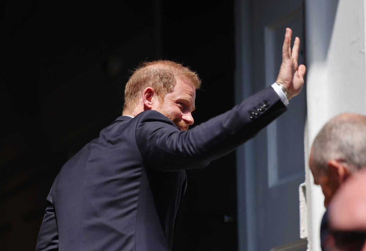 epa13094699 Britains Prince Harry waves as he arrives for an Invictus Games event in London, Britain, 07 July 2026. Britains Prince Harry has arrived in the UK for a series of events related to the  ...