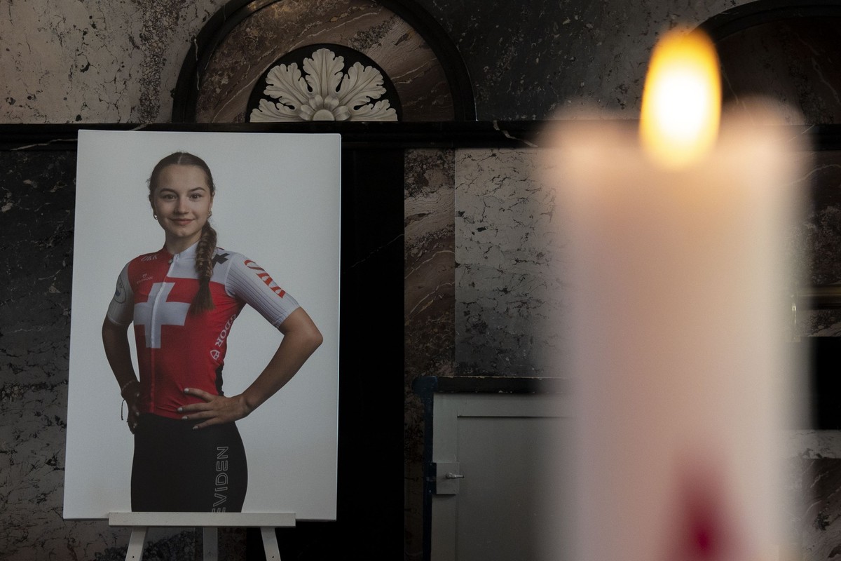 Ein Bild von Muriel Furrer an der Trauerfeier fuer Muriel Furrer in der reformierten Kirche Uster. Muriel Furrer verlor nach einem Unfall an der Rad-Weltmeisterschaft 2024 in Zuerich ihr Leben, fotogr ...