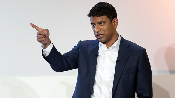 ARCHIVBILD --- ZUM DEN QUARTALSZAHLEN VON NOVARTIS STELLEN WIR IHNEN FOLGENDES BILDMATERIAL ZUR VERFUEGUNG --- Vas Narasimhan, new CEO of Swiss pharmaceutical group Novartis, speaks during the annual  ...
