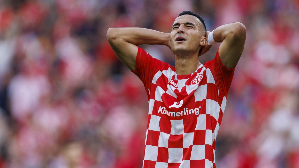 epa10892076 Mainz?s Anwar El Ghazi reacts during the German Bundesliga soccer match between 1. FSV Mainz 05 and Bayer 04 Leverkusen in Mainz, Germany, 30 September 2023. EPA/CHRISTOPHER NEUNDORF CONDI ...