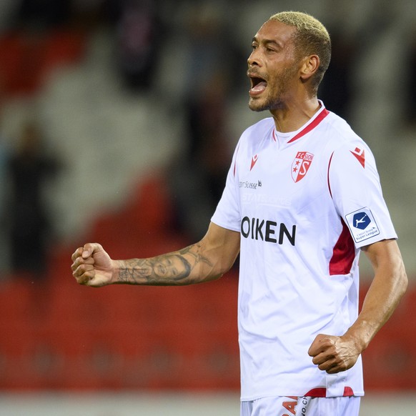 L&#039;attaquant valaisan Guillaume Hoarau celebre le but du 1 a 0 lors de la rencontre de football de Super League entre le FC Sion et le FC Luzern, FCL, ce jeudi 23 septembre 2021 au stade de Tourbi ...