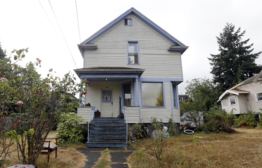 The home shared by three elderly brothers facing child pornography charges stands empty, Thursday, Aug. 31, 2017, in Seattle. The men, 82-year-old Charles Emery, 80-year-old Thomas Emery and 78-year-o ...