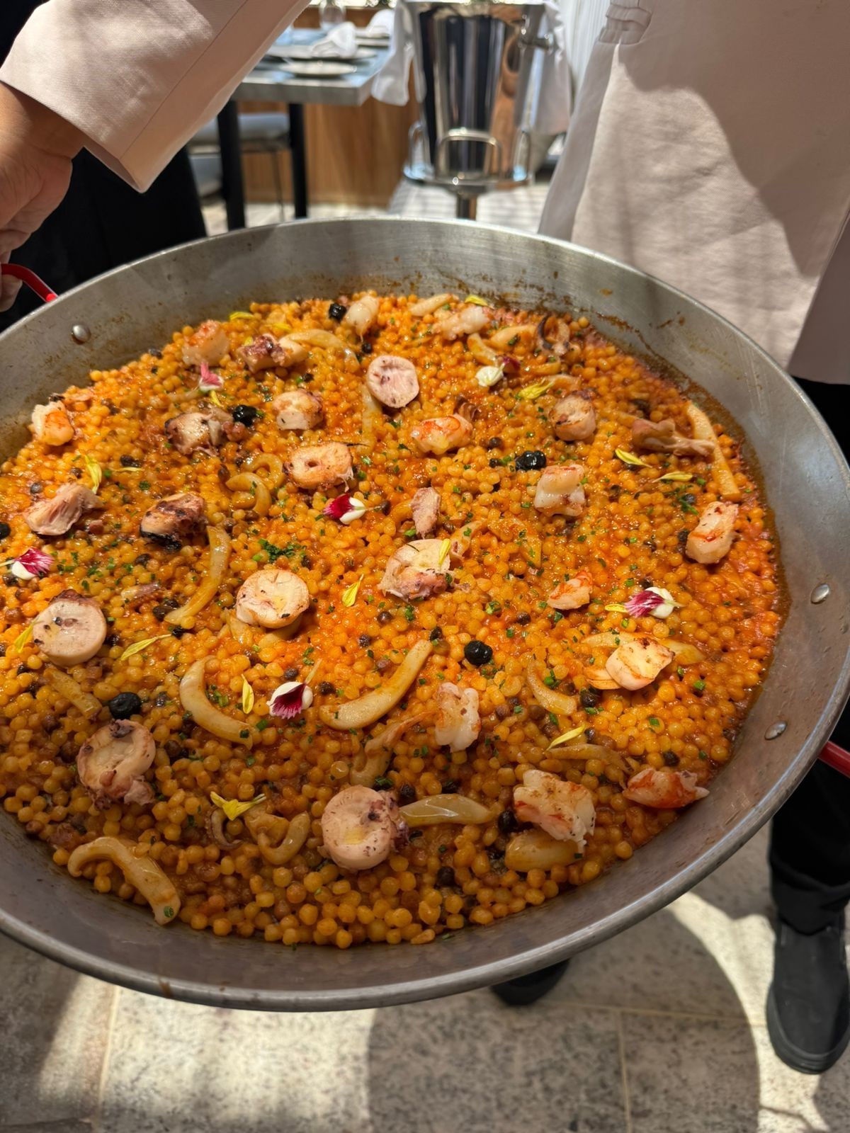 A Abu Dhabi, ils savent comment «ranger» les paellas.
