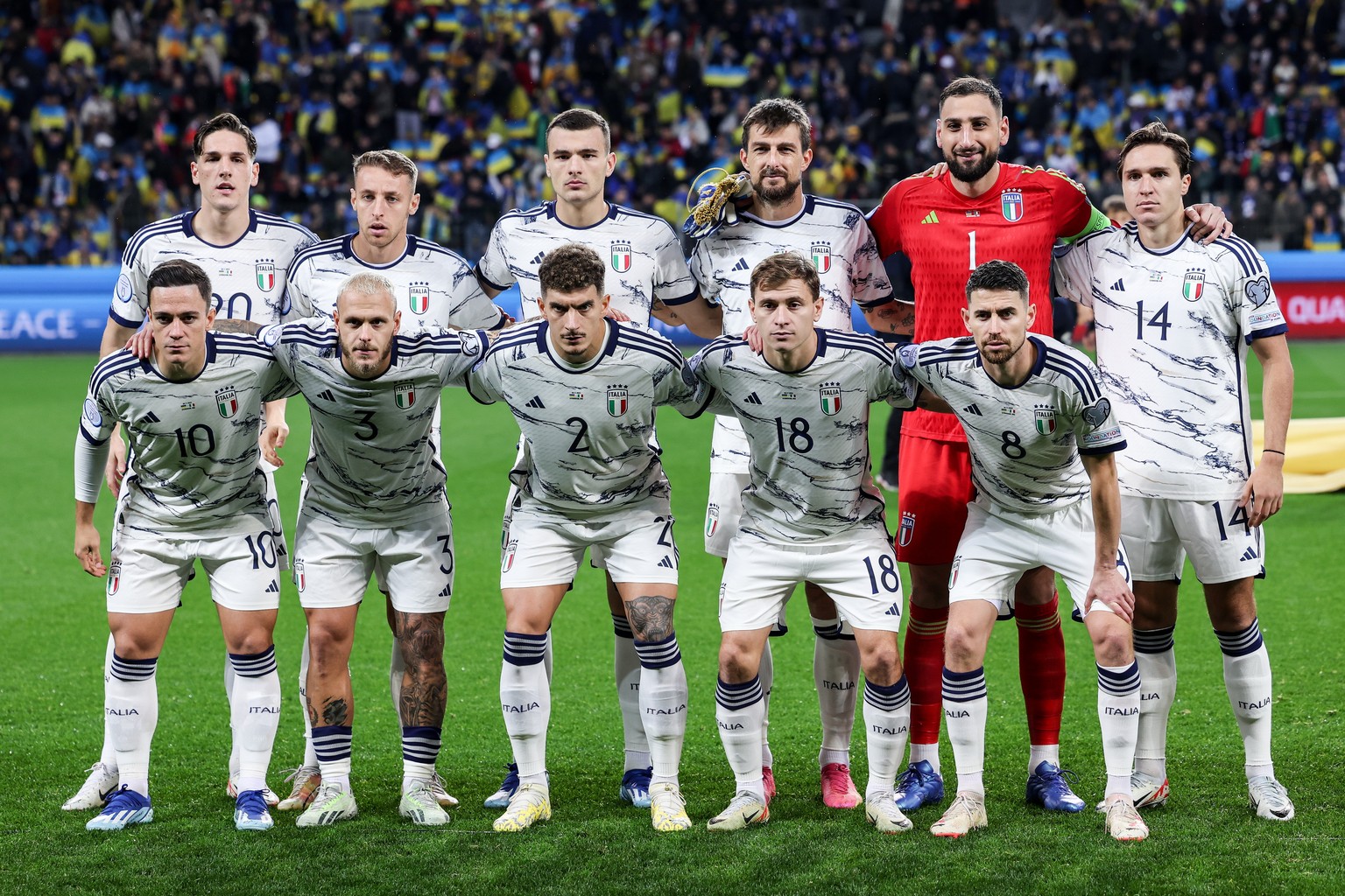 epa10986858 Italy starting eleven players pose for the team photo prior the UEFA EURO 2024 Group C qualification match between Ukraine and Italy in Leverkusen, Germany, 20 November 2023. EPA/CHRISTOPH ...