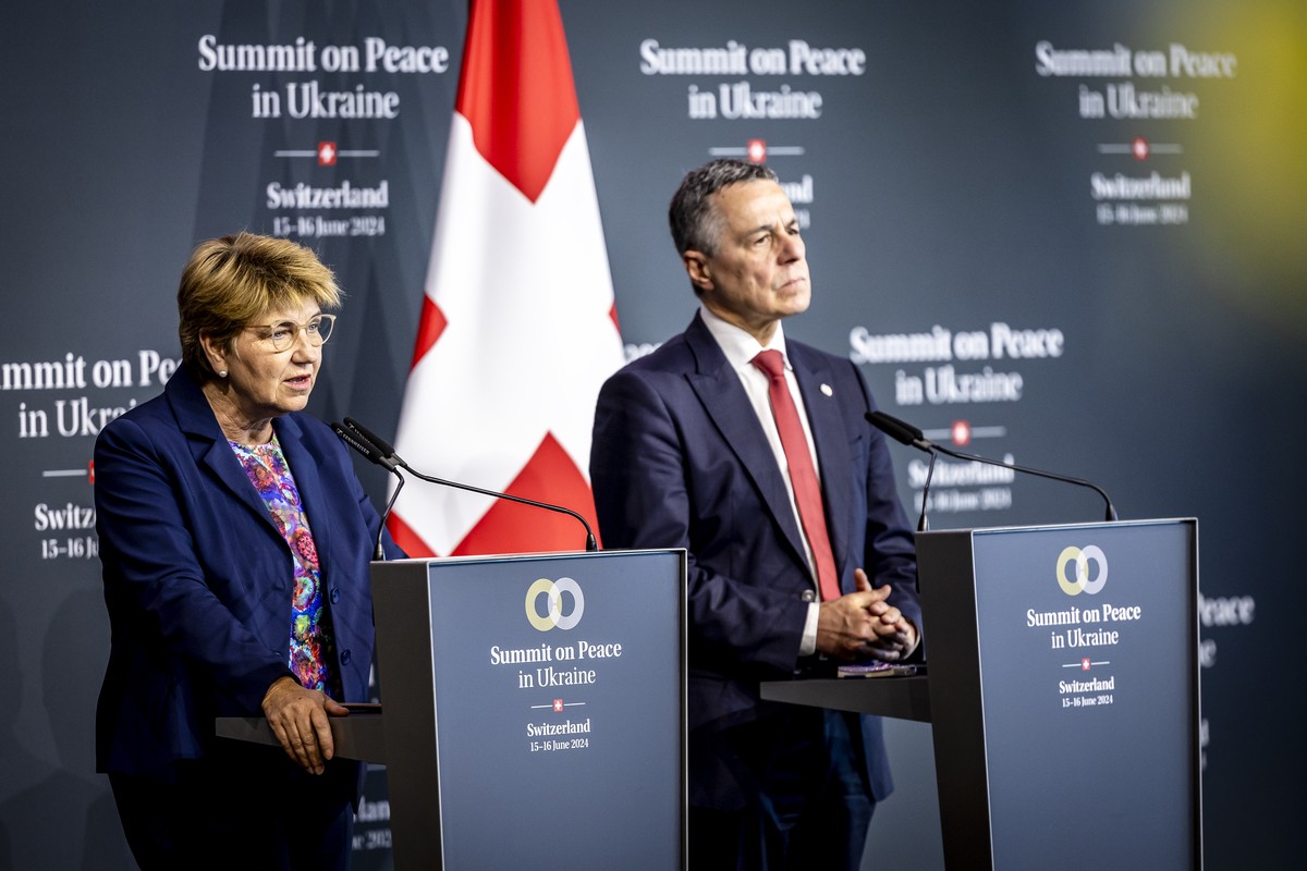 epa11415527 Swiss Federal President Viola Amherd (L) speaks next to Swiss Federal Councillor Ignazio Cassis (R) during the Swiss closing press conference at the Summit on Peace in Ukraine in Stansstad ...