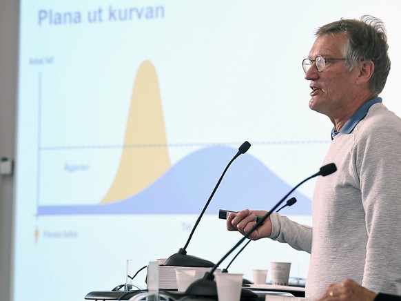 ARCHIV - Anders Tegnell, Staatsepidemiologe der schwedischen Gesundheitsbehörde, im Juni während einer Pressekonferenz zur Corona-Pandemie. Foto: Fredrik Sandberg/TT NEWS AGENCY/AP/dpa