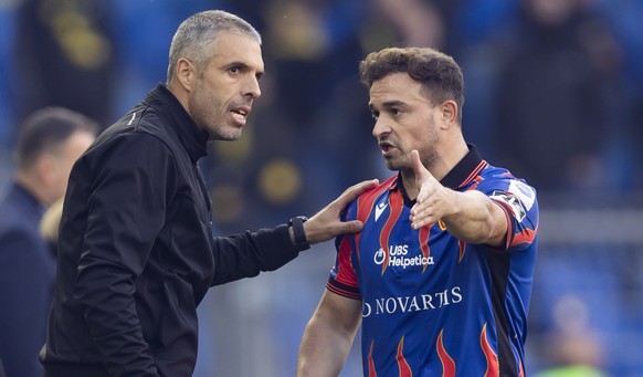 Trainer Fabio Celestini (FCB) diskutiert mit Xherdan Shaqiri (FCB) im Super League Spiel zwischen dem FC Basel 1893 und dem BSC Young Boys, im Stadion St. Jakob-Park in Basel, am Sonntag, 6. Oktober 2 ...