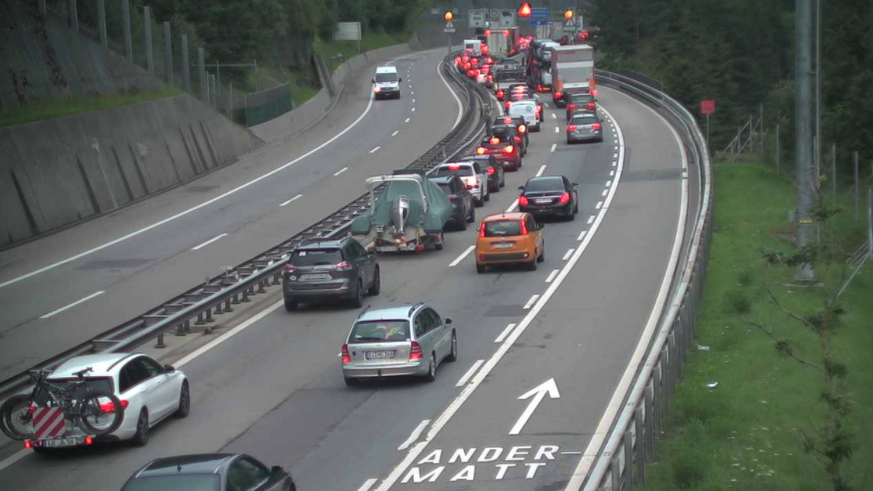 Stau vor dem Gotthard: 11 Kilometer Stau und einiges an Zeitverlust - Vimarsana News