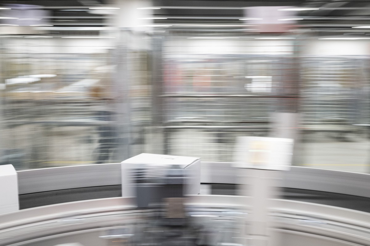 Blick in das neue regionale Paketzentrum der Post im Industriegebiet Riedmatt, aufgenommen am Freitag, 20. Mai 2022 in Ruemlang Zuerich. Rund 5'000 Pakete pro Stunde werden von 60 Mitarbeiter fue ...