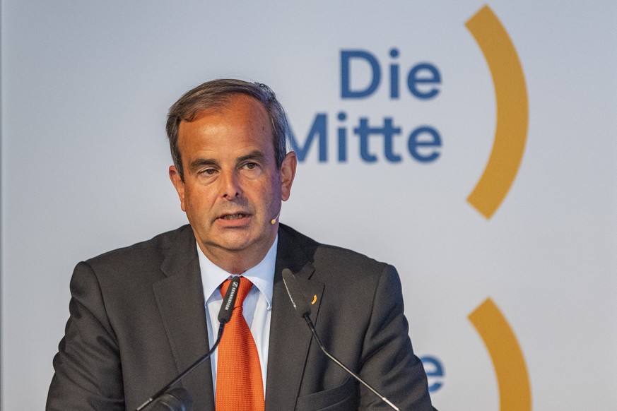 Der Partei Praesident der Partei die Mitte, Gerhard Pfister bei seiner Rede anlaesslich der Delegiertenversammlung der Die Mitte Partei der Schweiz vom Samstag, 11. September 2021 in Zug. (KEYSTONE/Ur ...