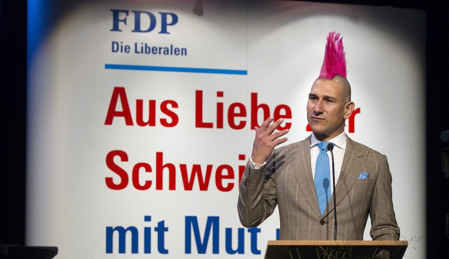 Andreas Thiel an der Delegiertenversammlung der FDP:&nbsp;«Radikale Rebellion» &nbsp;mit Iro und Krawatte.