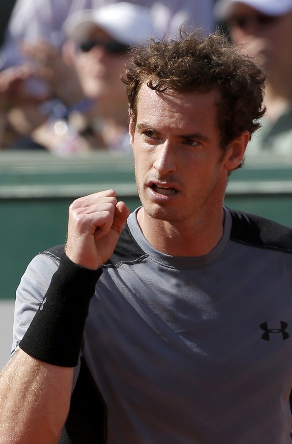 Andy Murray of Britain reacts during his men&#039;s quarter-final match against David Ferrer of Spain during the French Open tennis tournament at the Roland Garros stadium in Paris, France, June 3, 20 ...