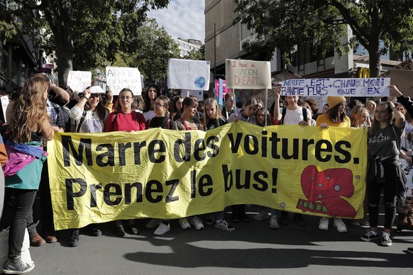 epa07872830 School students and activists take part in the Global Strike for Climate rally in Lausanne, Switzerland, 27 September 2019. Millions of people across the world are taking part in demonstra ...