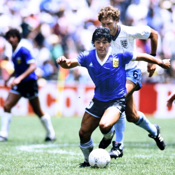 MARADONA Diego Team Argentina FIFA WM Viertelfinale 1986 in Mexiko Argentinien - England 2 : 1 am 22.06.1986 in Mexiko - Stadt *** MARADONA Diego Team Argentina FIFA World Cup Quarterfinal 1986 in Mex ...