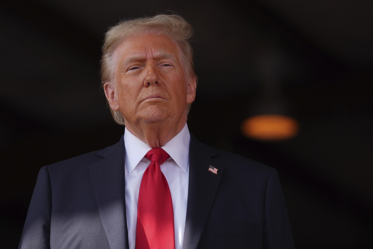 Republican presidential nominee former President Donald Trump arrives at a campaign rally at Gastonia Municipal Airport, Saturday, Nov. 2, 2024, in Gastonia, N.C. (AP Photo/Evan Vucci)
Donald Trump