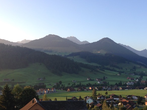 Zum Start der 26. Etappe zeigt sich in Urnäsch der Säntis.