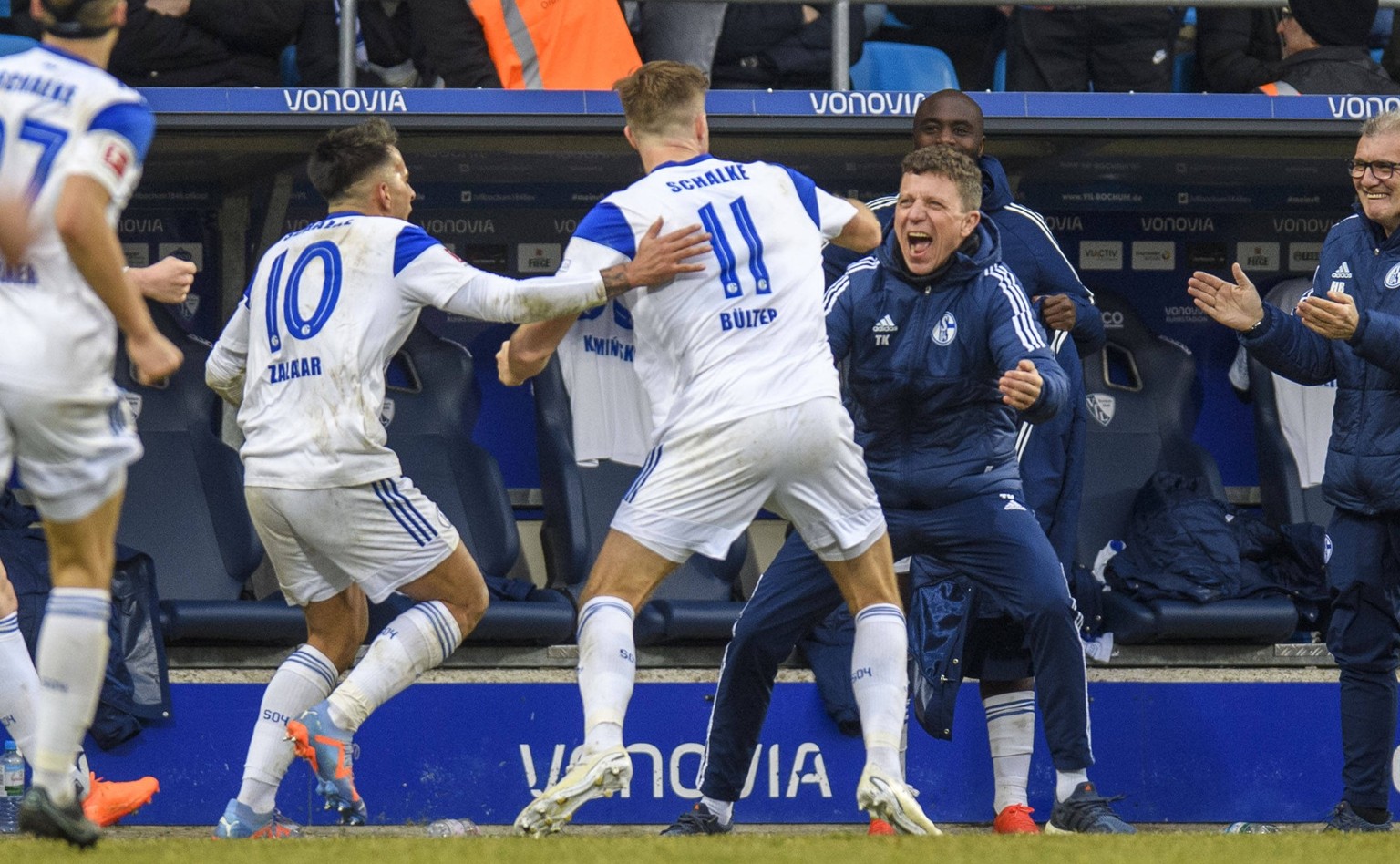 Fußball: 1. Bundesliga, 23. Spieltag, VfL Bochum - FC Schalke 04 am 04.03.2023 im Vonovia Ruhrstadion in Bochum Nordrhein-Westfalen. Tor zum 0:2, Torjubel, Jubel, Freude von Schalke s Marius Bülter DF ...