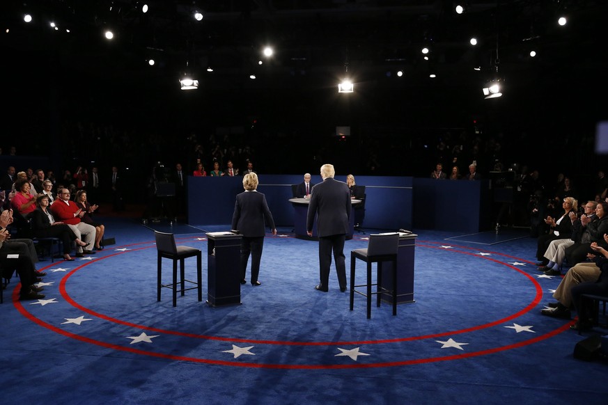 epa05579110 Democrat Hillary Clinton (L) and Republican Donald Trump (R) during the second Presidential Debate at Washington University in St. Louis, Missouri, USA, 09 October 2016. The third and fina ...