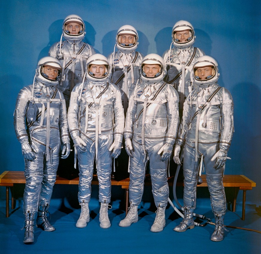 «The Original Seven»: Die sieben Mercury-Astronauten; hintere Reihe: Alan Shepard, Gus Grissom, Gordon Cooper; vorne: Wally Schirra, Deke Slayton, John Glenn und Scott Carpenter. Dessen Arbeit war die ...