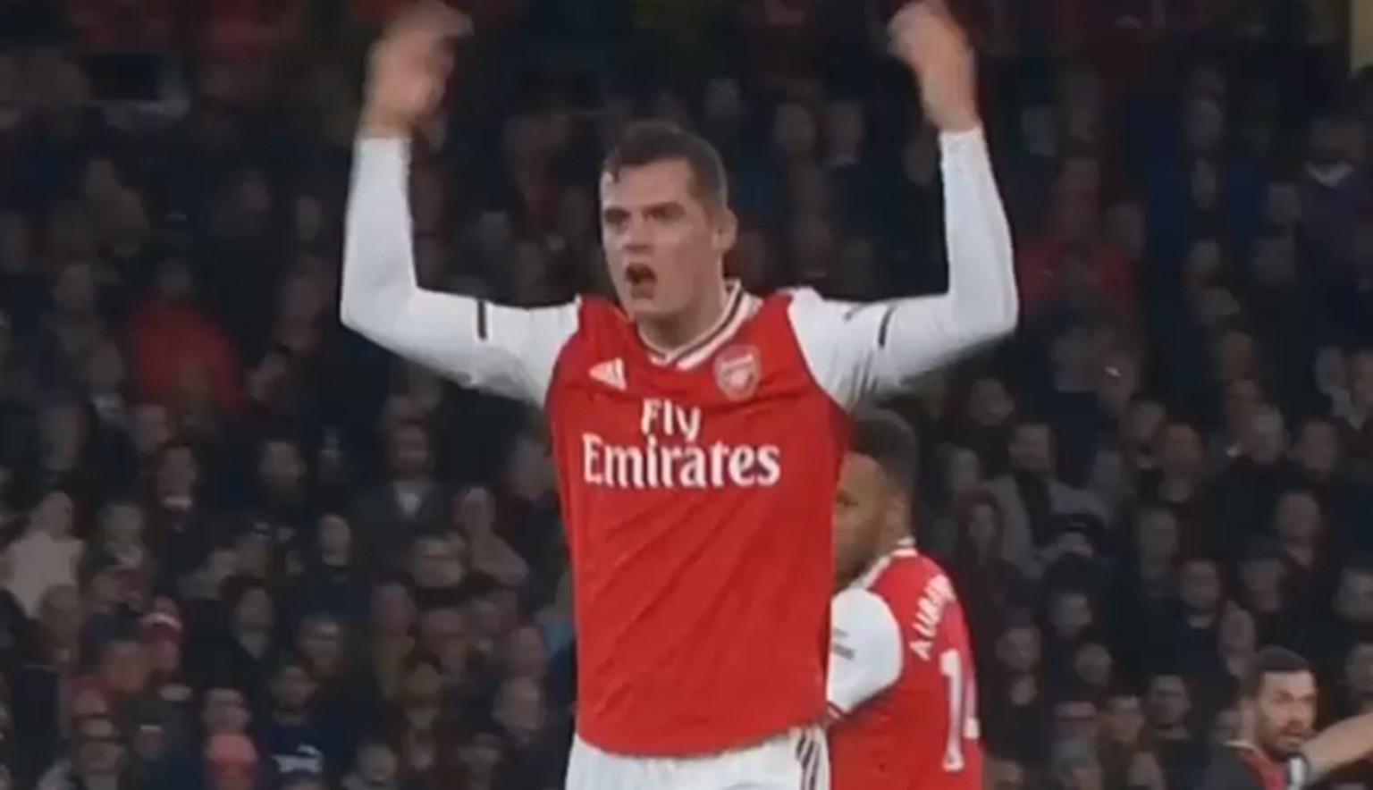 «Fuck off!» Xhaka sagt den Arsenal-Fans klipp und klar, was er von ihren Pfiffen hält.