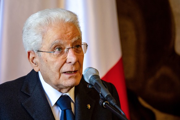 epa12878305 Italian President Sergio Mattarella speaks during a press conference with his Czech counterpart after their meeting at the Prague Castle, in Prague, Czech Republic, 09 April 2026. The Ital ...