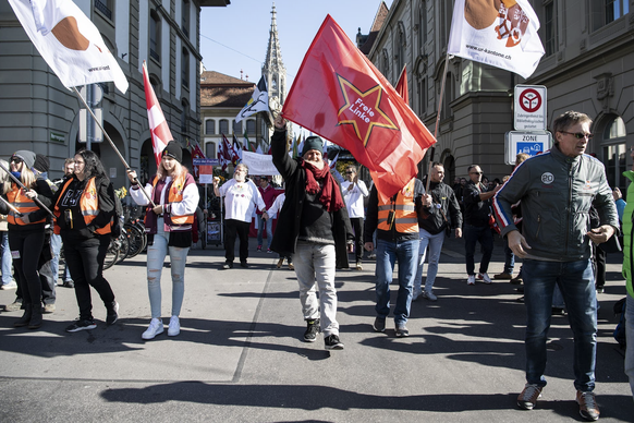 Die Fahne der «Freien Linken» bei einer Kundgebung gegen die Corona-Massnahmen am Samstag, 23. Oktober, in Bern.