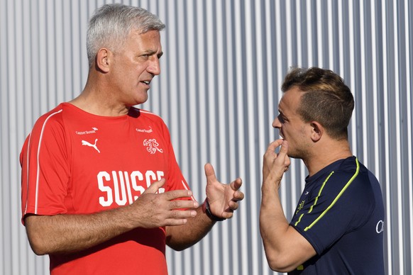 epa06834442 Switzerland&#039;s head coach Vladimir Petkovic (L) speaks with his midfielder Xherdan Shaqiri during a training session of Switzerland&#039;s national soccer team at the Torpedo Stadium,  ...