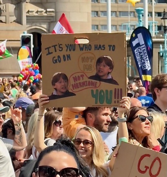 Die lustigsten Plakate vom London 2026 
https://www.instagram.com/britlife_/
