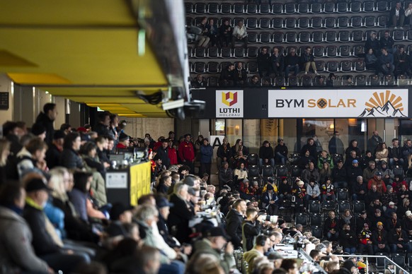 Leere Sitzplaetze zu Beginn des dritten Drittels im Eishockey Meisterschaftsspiel der National League zwischen dem SC Bern und dem HC Lugano, am Freitag, 24. Oktober 2025 in der PostFinance Arena in B ...